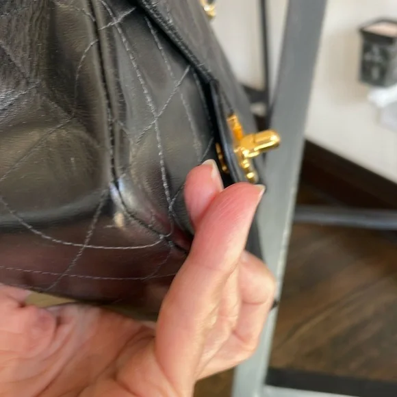🥂🌟HOST PICK🥂🌟Absolutely Stunning Vintage Lambskin Chanel Crossbody Bag - Picture 6 of 15